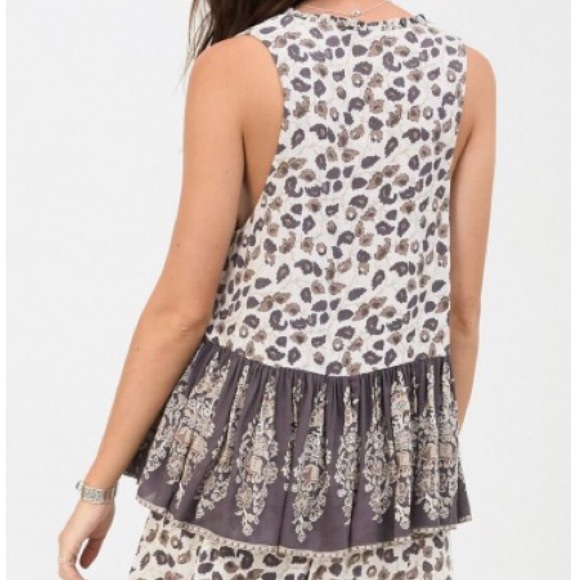 Delirium Sleeveless BLOUSE Top NEW - Picture 3 of 6